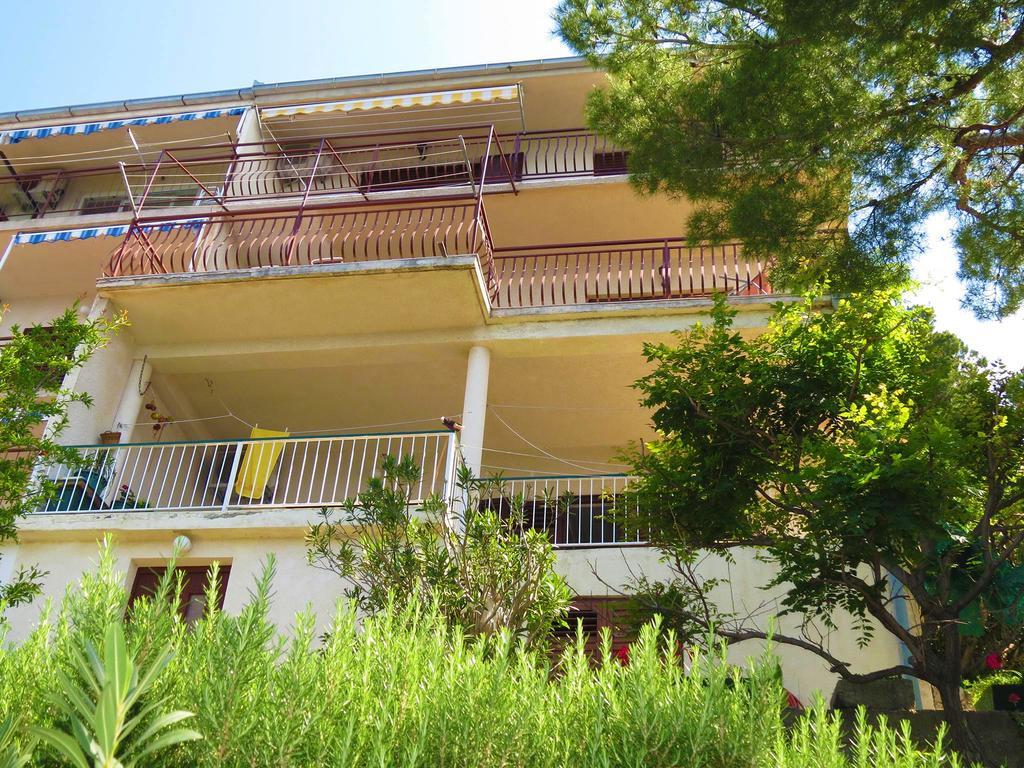Apartments Pino Brela Buitenkant foto