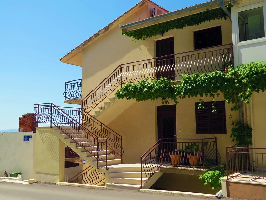 Apartments Pino Brela Buitenkant foto