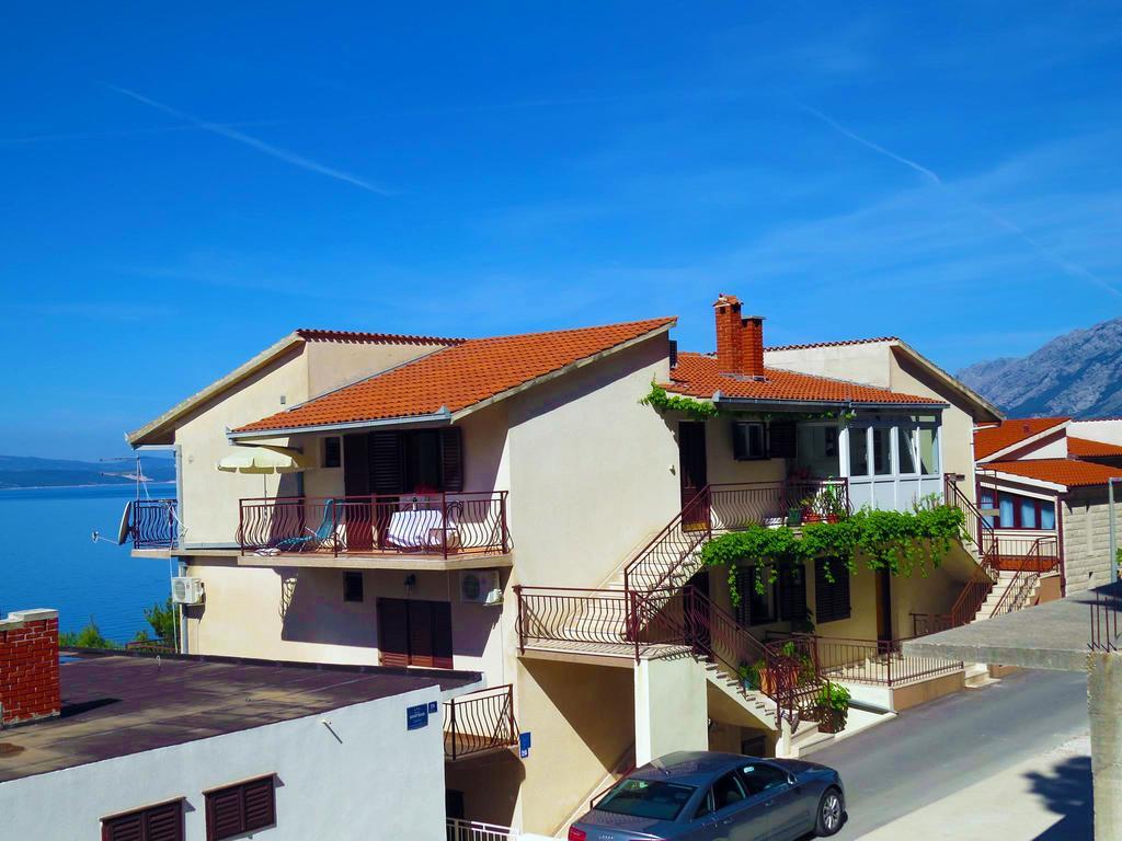 Apartments Pino Brela Buitenkant foto